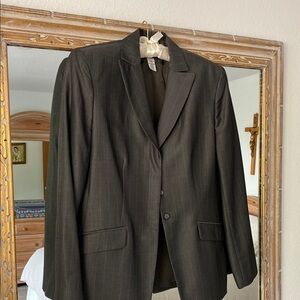 Jones New York Black Blazer with Notched Lapels and Traditional Silhouette